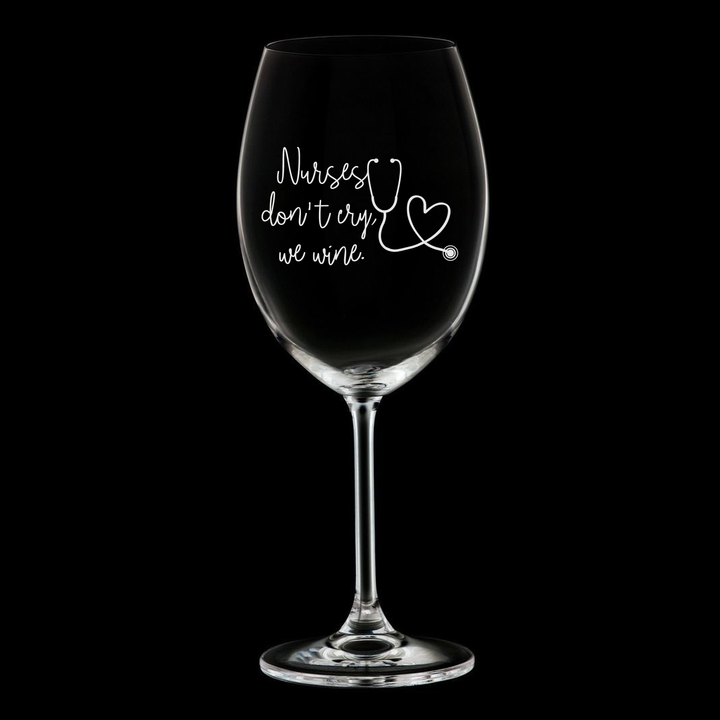 Verre à vin gravé - Nurse don't cry, we wine
